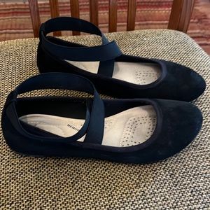 Women’s SO flats with memory foam.